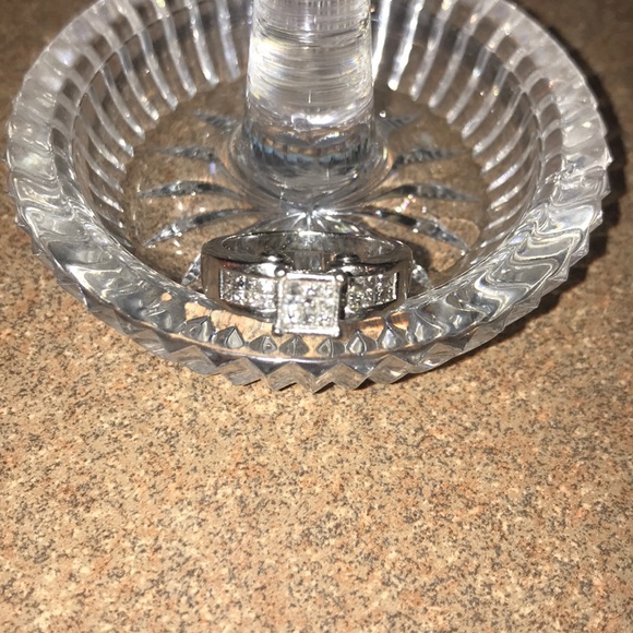 14 Karat Diamond White Gold Diamond Ring - Picture 2 of 8